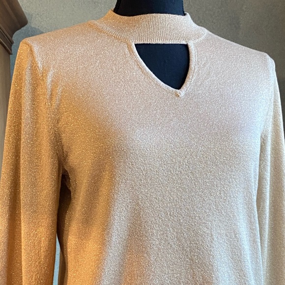 Thalia Sodi elegant metallic  top with cut… - Picture 3 of 8